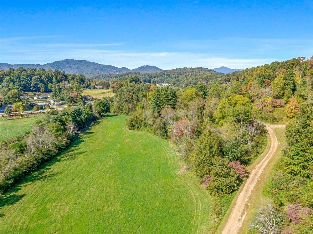 237 Ratcliff Cove Rd., Waynesville, NC 28786